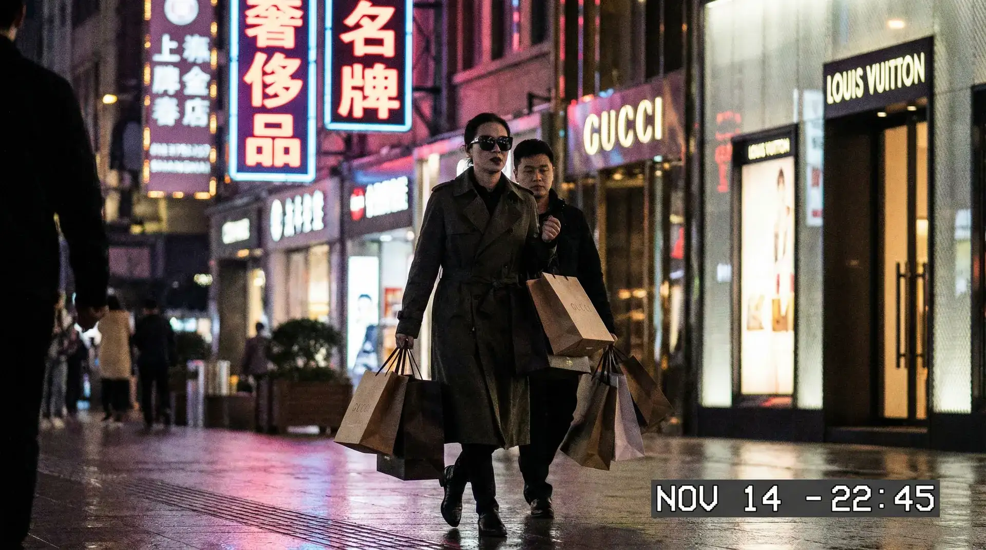 华体育会app - 奢侈品购物被拍